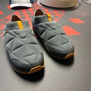 Teva closed toe Shoes